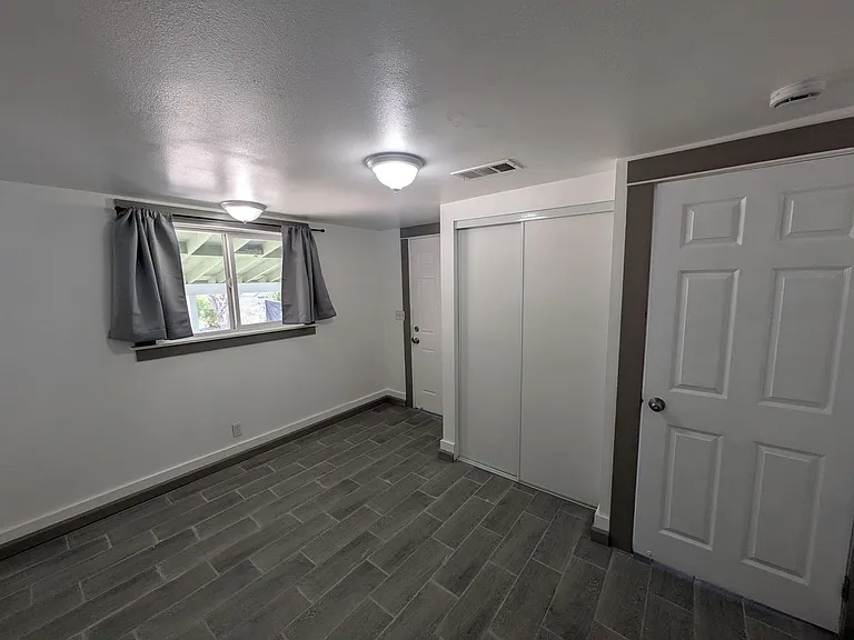 386 N Mount Vernon Ave — Photo 21