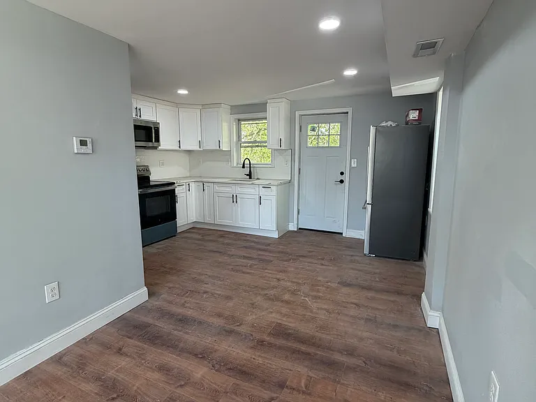154 W Barber Ave — Photo 3