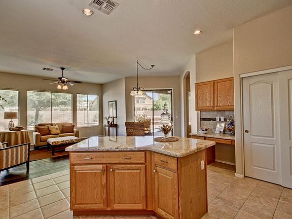 5th image of 744 E Wood Dr