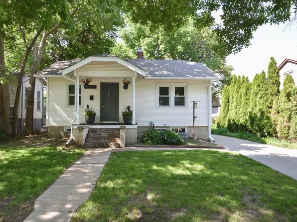 409 W 30th St, Kearney, NE 68845