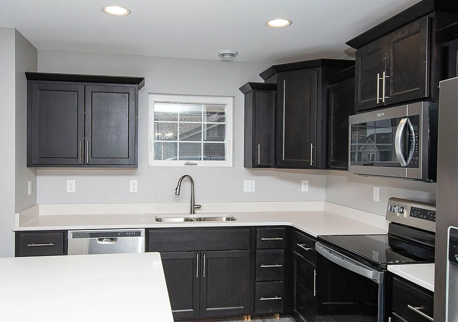 Luxury Living in a Private Community - including Lawncare and Snow Removal! — Photo 1