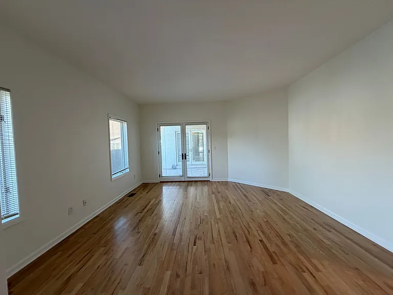225 S Monroe St — Photo 9