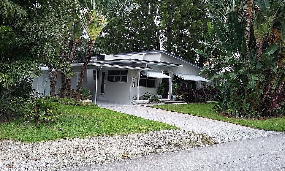 1st image of 2700 NE 10th Ave