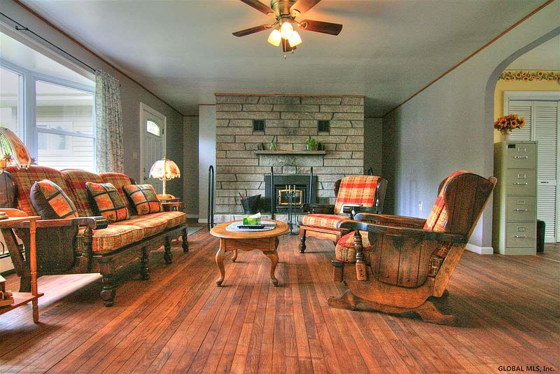 2nd image of 1 ILEN Avenue