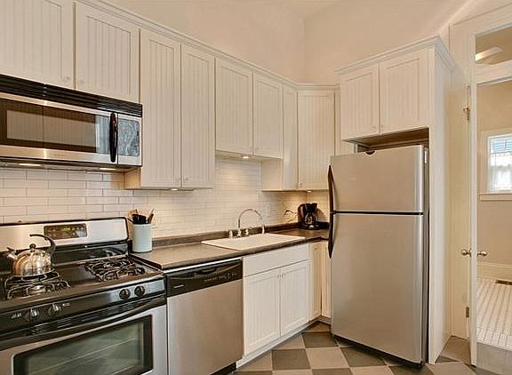 5th image of 4209 Prytania St
