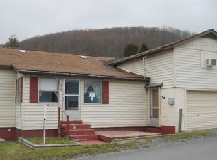 324 School St, Quinwood, WV 25981