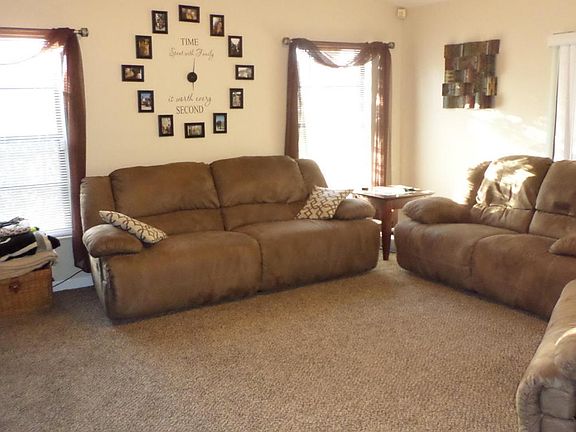 5th image of 944 Jamestown Dr