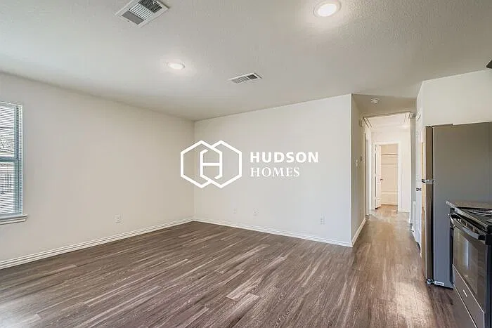 3 bed, 2.0 bath, 872 sqft, $1,099 — Photo 4
