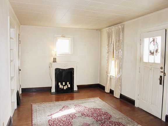 3rd image of 7640 W Lorraine Pl