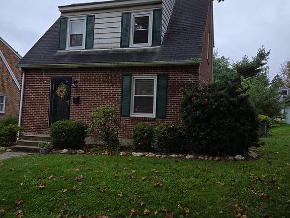 3rd image of 995 Hill St