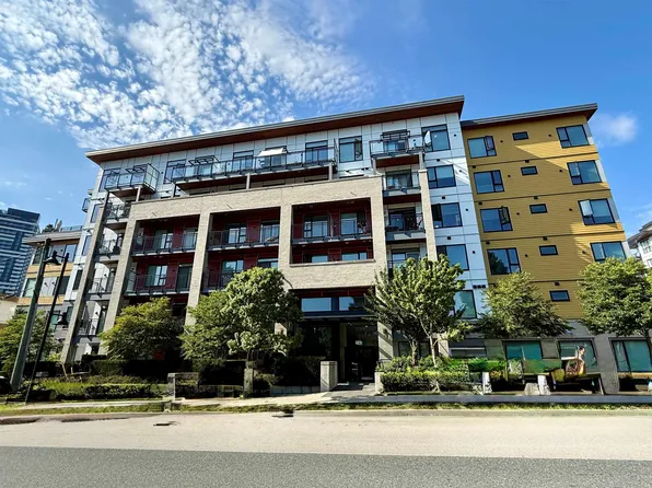 621 Regan Ave #312, Coquitlam, BC V3J 0K1