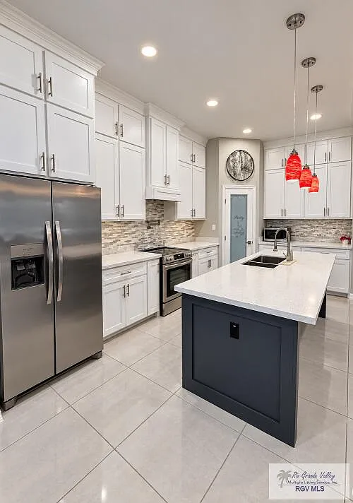 3 bed, 2.5 bath, 1844 sqft, $2,200 — Photo 4