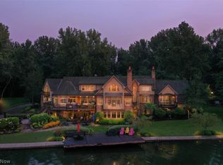 875 Swigart Rd, New Franklin, OH 44203