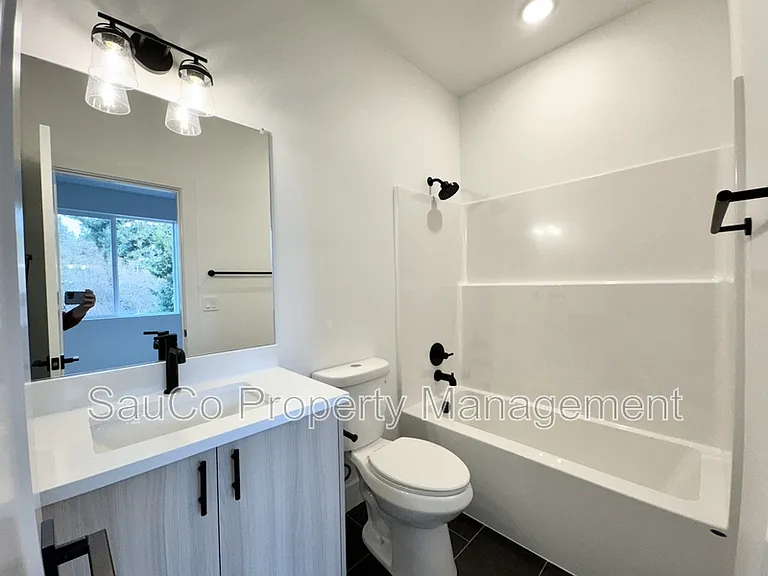 4381 SE Tolman St #1 — Photo 11