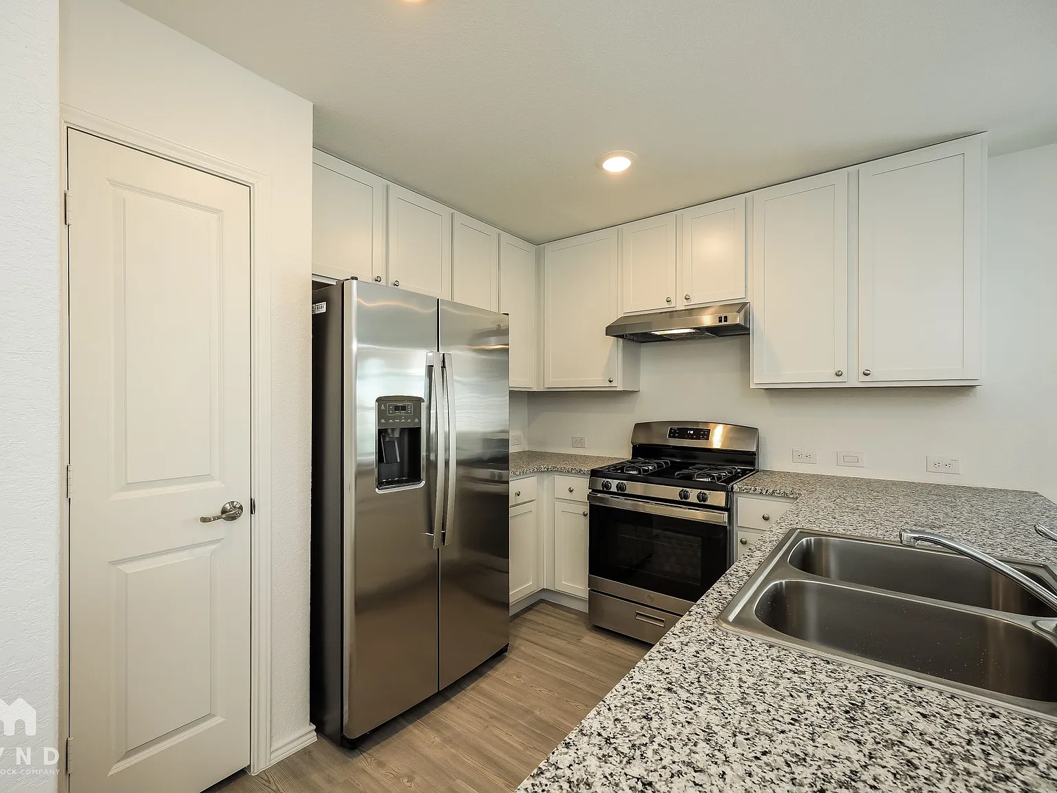 3 bed, 2.0 bath, 1266 sqft, $1,601 — Photo 4