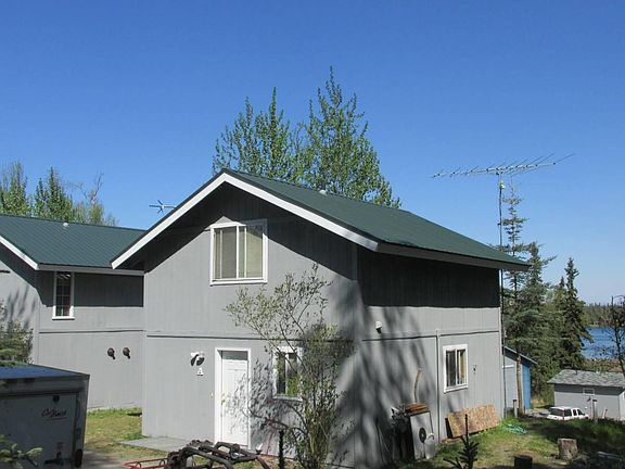 Longmere Lake Views and Walking Distance