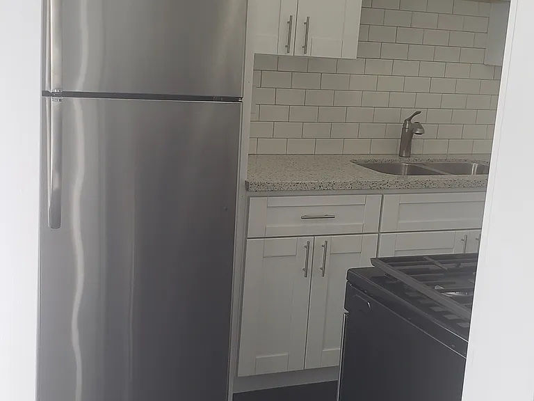 220 Glover Ave #B — Photo 1
