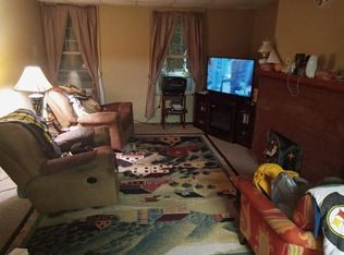 198 1/2 W Main St, Saint Clairsville, OH 43950