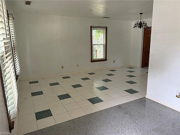 2nd image of 1092 Red Mill Blvd