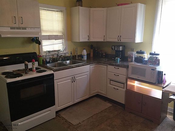 4th image of 204 Sherman Ave