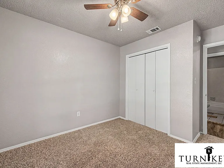 913 Springhill Dr — Photo 11