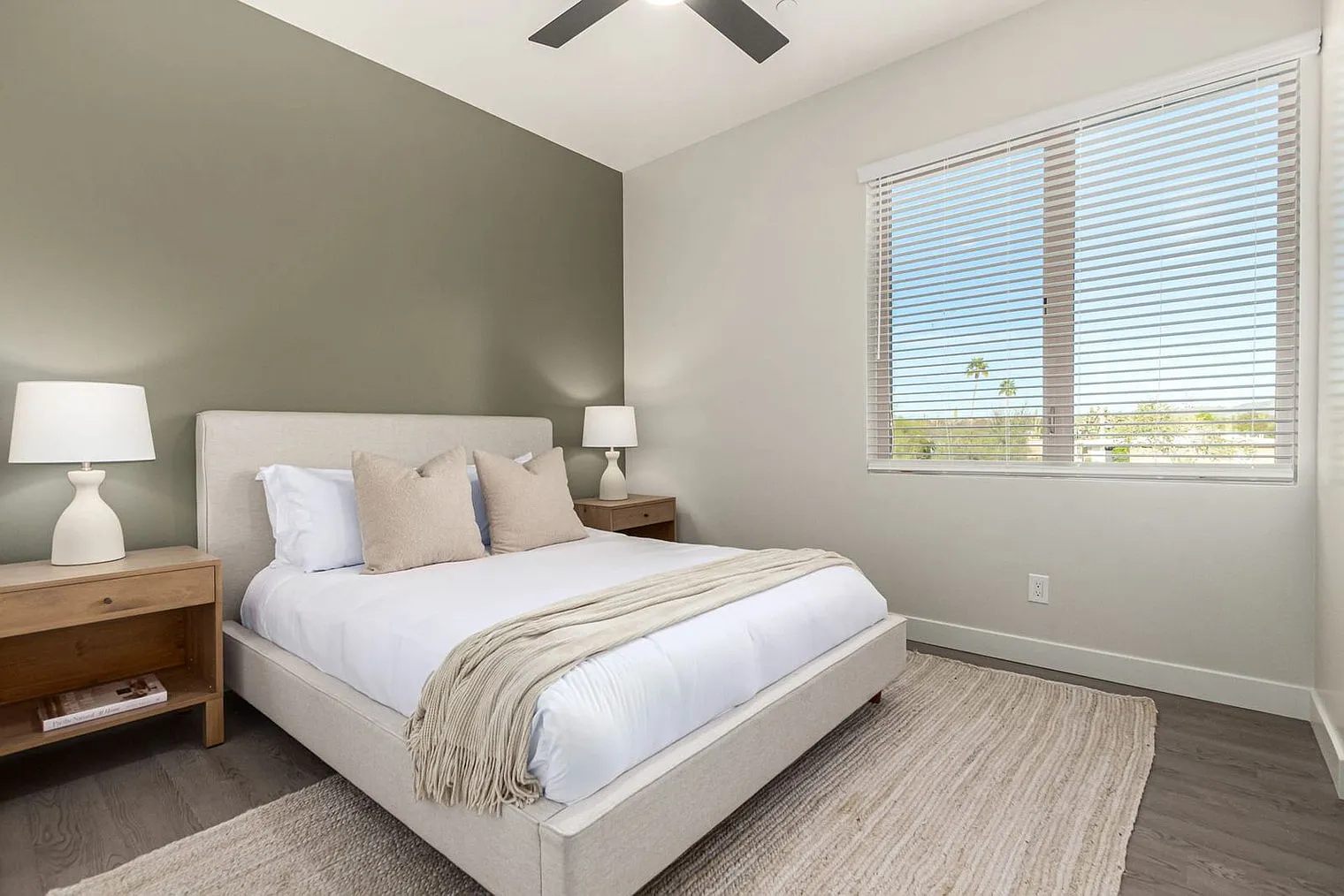 2 bed, 2.0 bath, 1162 sqft, $4,683 — Photo 2