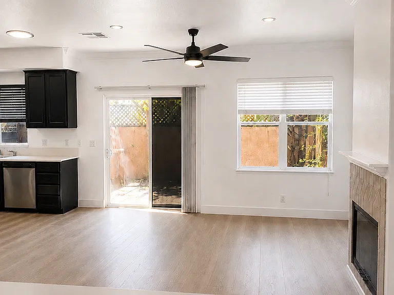 8000 Rose St — Photo 11