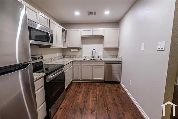 3 bed, $2,600 — Photo 4