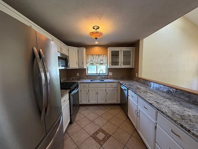 40 Danforth Ct — Photo 3