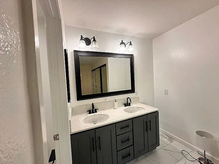 5877 Central Ave — Photo 15