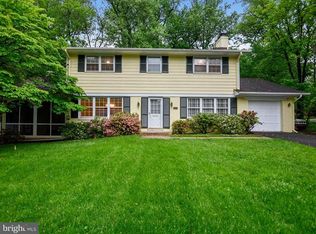 9815 Fernwood Rd, Bethesda, MD 20817
