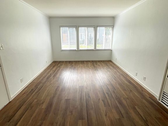 2nd image of 1104 E San Antonio Dr APT A