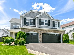 2211 Feldott Ln, Naperville, IL 60540