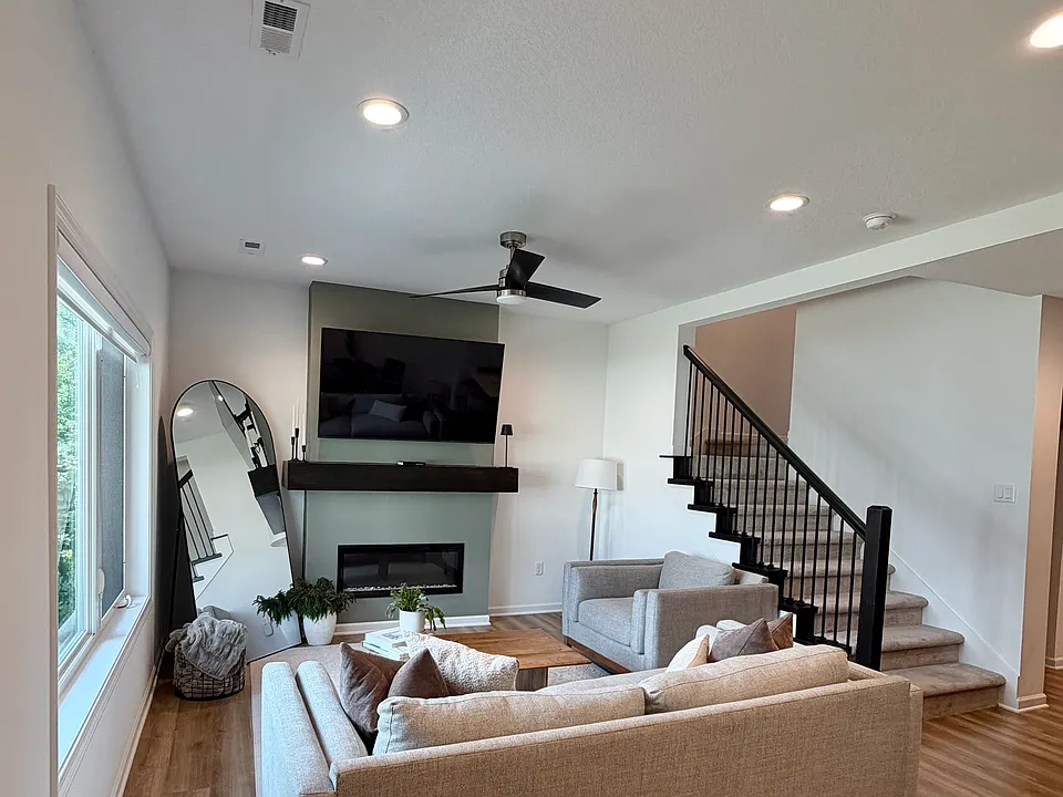 445 SW 12th St