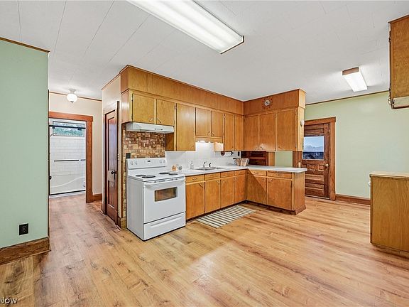 5th image of 2254 Depot Rd