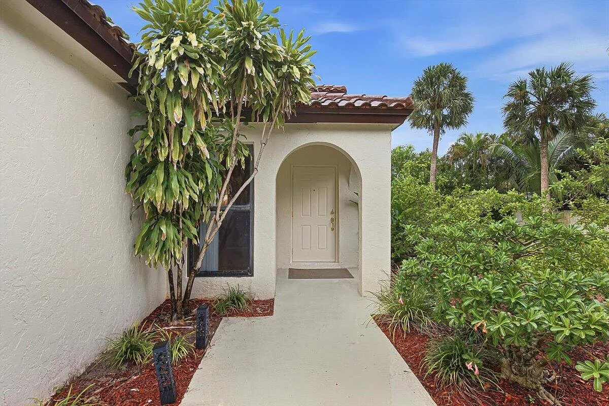 2 bed, 2.0 bath, 1354 sqft, $2,900 — Photo 3
