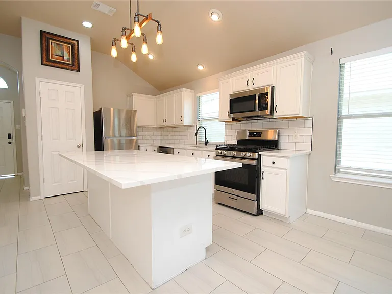 5910 Sugar Field Ln — Photo 10
