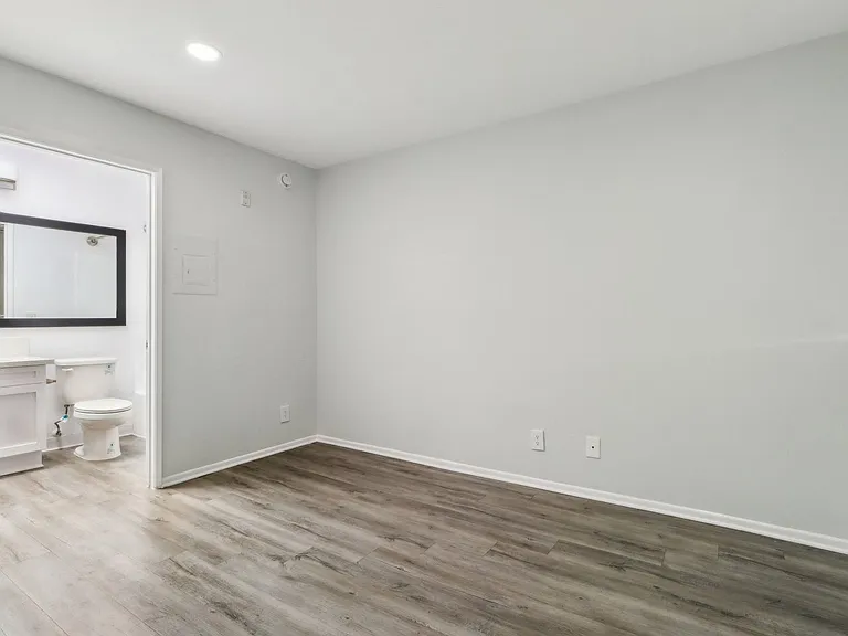1223 Federal Ave — Photo 36