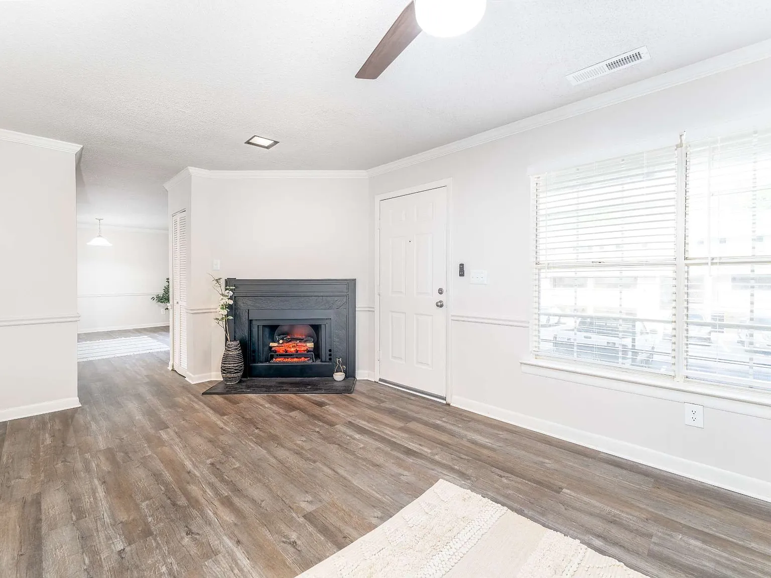 Sugar Creek Apartments — Photo 4