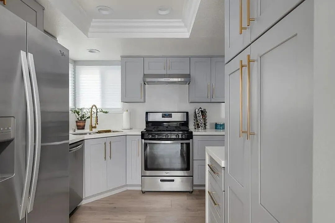 2 bed, 900 sqft, $3,295 — Photo 3