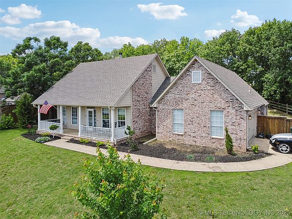 2nd image of 4602 S Linwood Dr