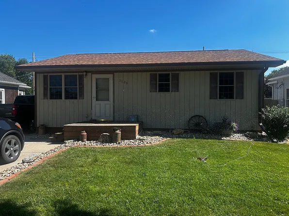 1108 E 3rd St, Hastings, NE 68901