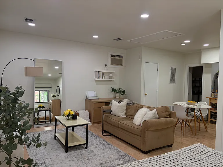 101 Harvard St #4 — Photo 1