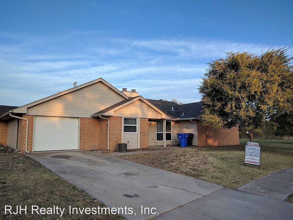 1st image of 211 Skylark Ct