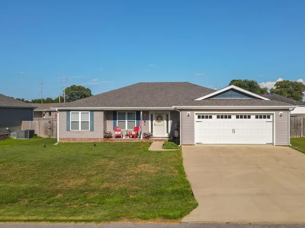 124 Huxley Rd, Martin, TN 38237