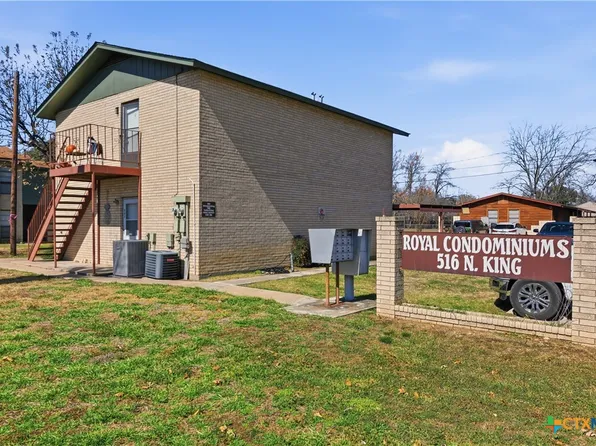 516 N King St APT 301, Seguin, TX 78155