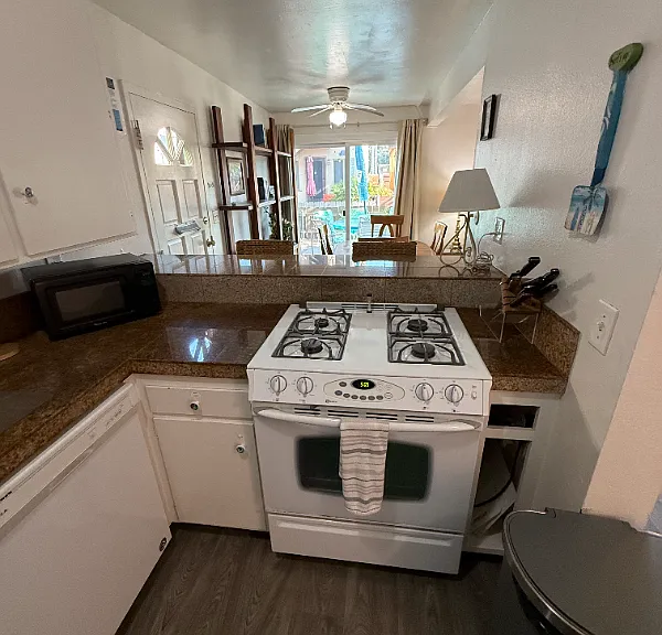 822 Island Ct — Photo 6