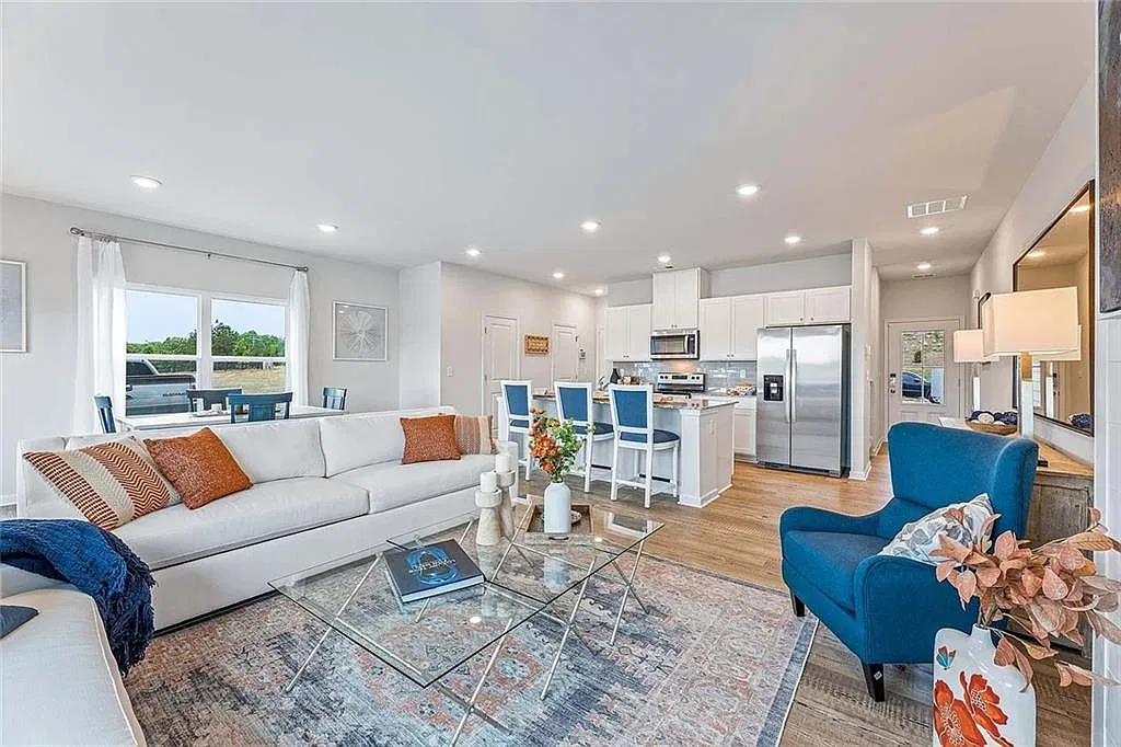 3 bed, 2.5 bath, 1842 sqft, $2,200 — Photo 2