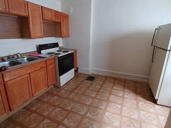 4th image of 165 Weyl St #43982962C