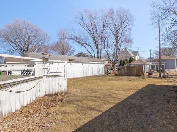 516 2nd St NW, Waverly, IA 50677